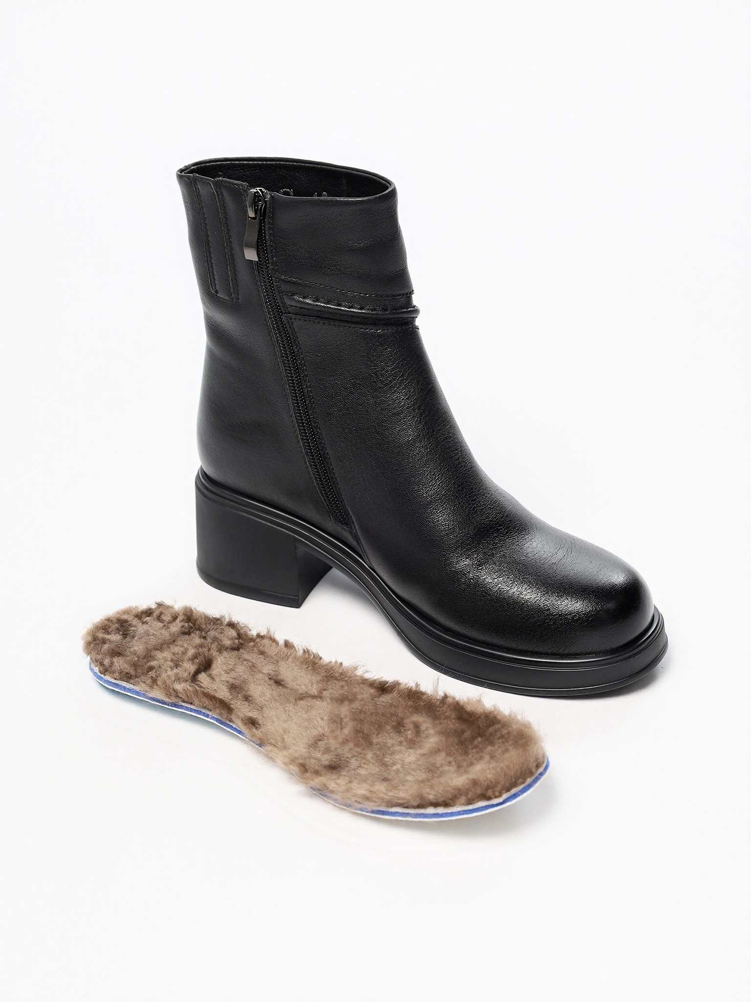 Ботинки черного цвета на высоком широком каблуке